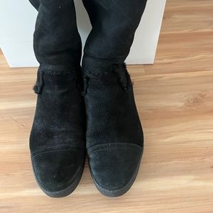 Chanel Uggs size 40 black